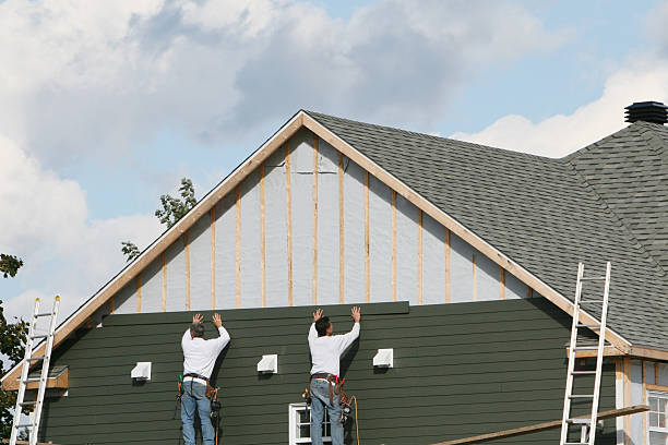 Professional Emergency Siding Repair technician working in Plainfield, IL